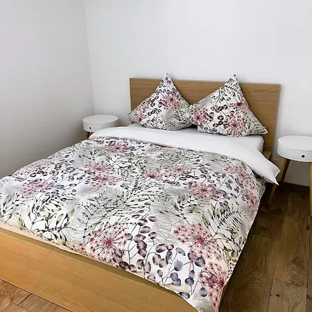 Apartment Grosse Neue In Mit Whirlpool *